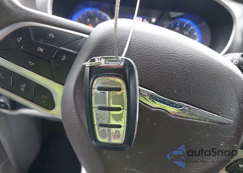 2019 Chrysler Pacifica Touring Plus z USA, uszkodzony, nr VIN 2C4RC1FG8KR559569